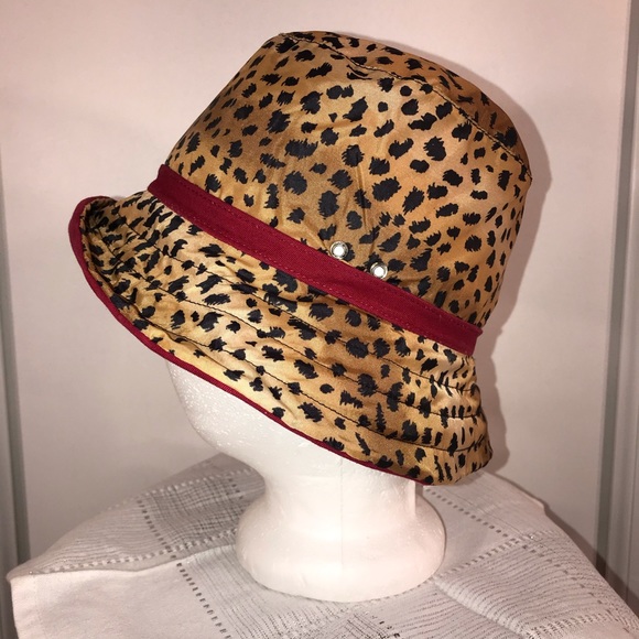 Reversible Red & Leopard Print Bucket Hat - Picture 5 of 14
